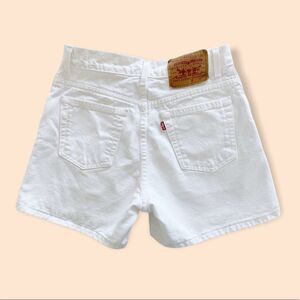 RARE VINTAGE LEVI’S White High Rise Denim Shorts